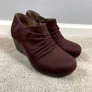 Dansko Womens Burgundy Wedge Bootie Heels Ankle Boots Ladies Size 38 Size 8 Fall
